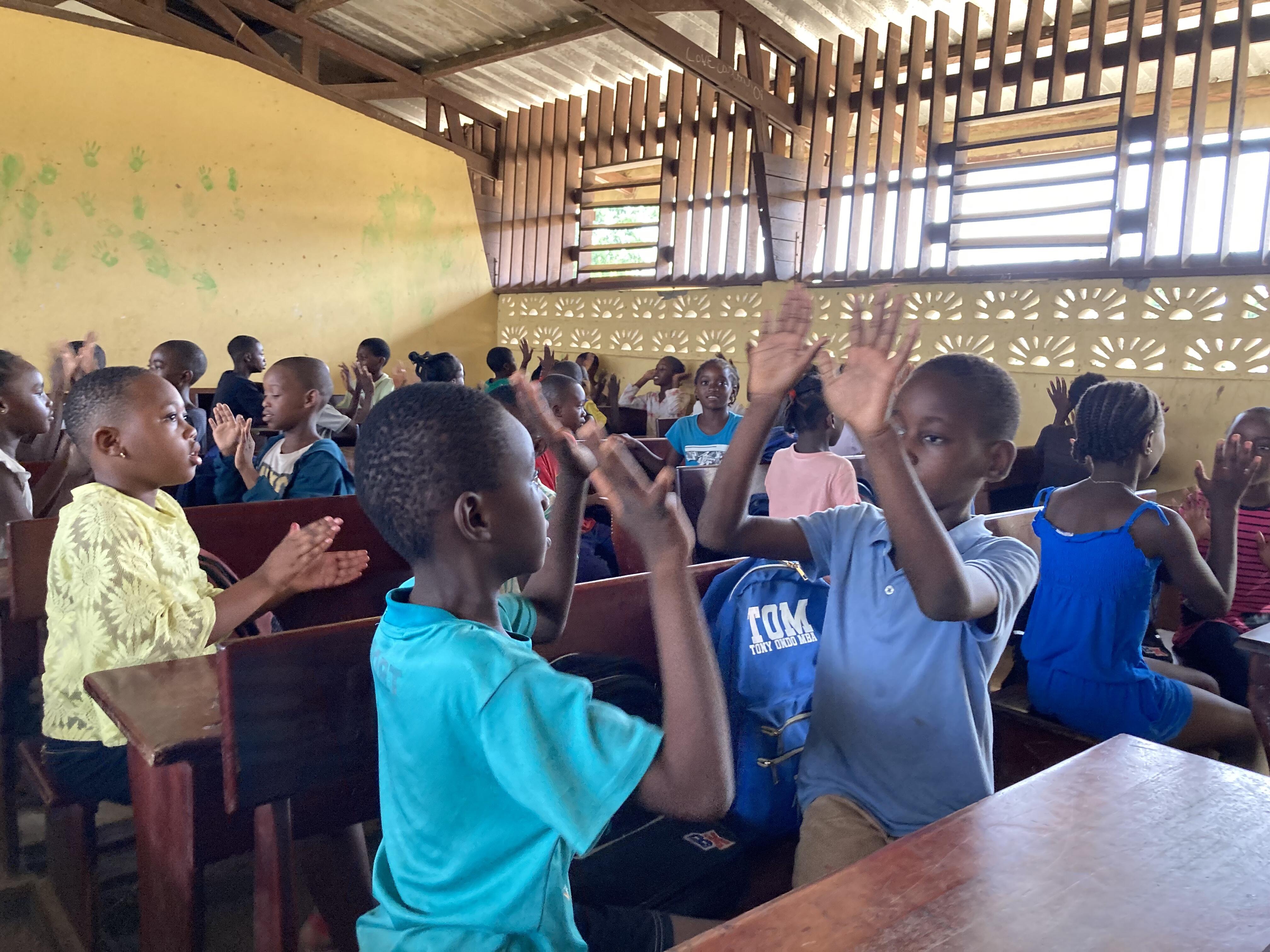 ガボンの子どもたちと Ça va aller（サヴァアレ）ガボン隊員記（桑水流 睦） JICA海外協力隊の世界日記